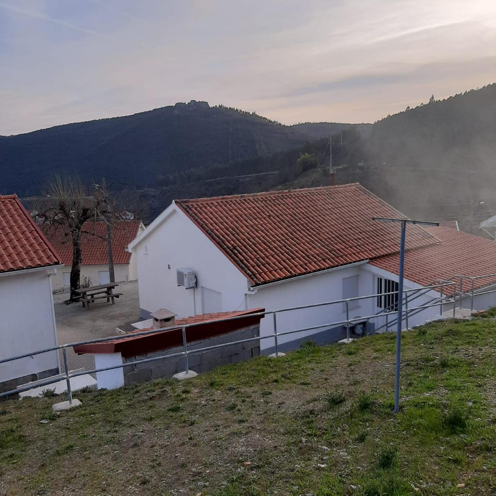 Casas Da Escola - "A Escola" - Meas Villa Pampilhosa da Serra Eksteriør billede